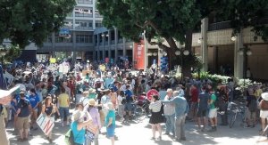 09.21.14_civic_center_crowd_t670_t658