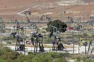 Oil fields near San Ardo in southern Monterey County. (Vern Fisher - Monterey Herald)